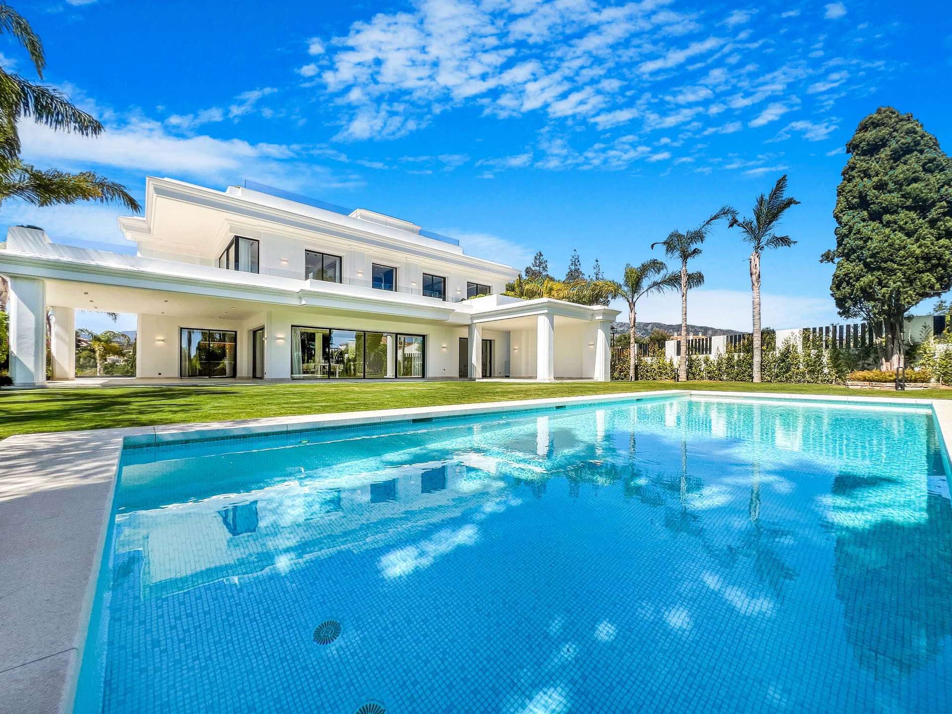 6 bedroom villa 647 m² Marbella, Spain