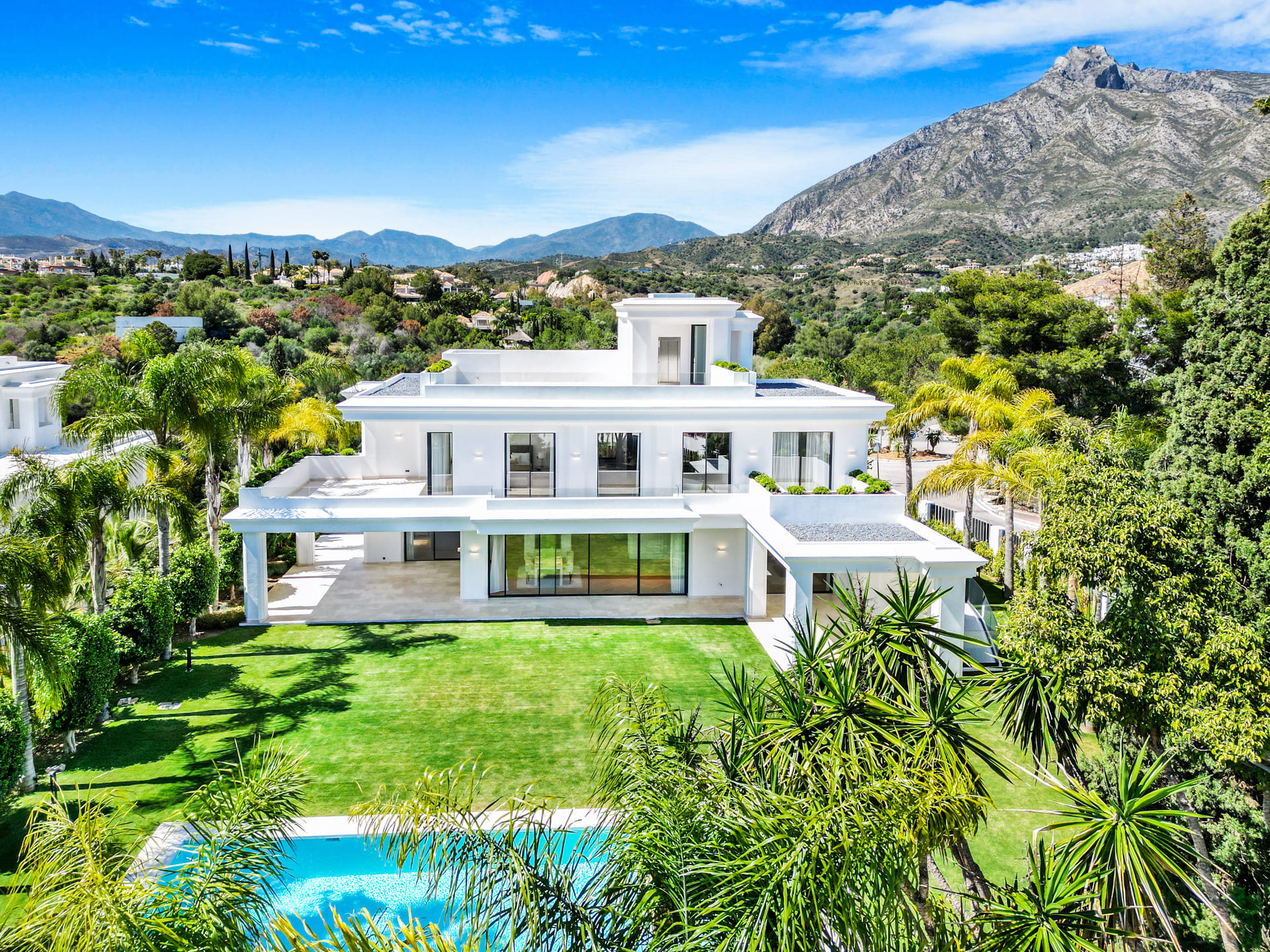 6 bedroom villa 647 m² Marbella, Spain